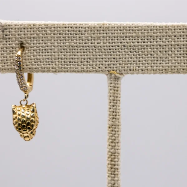 Aretes Colgantes de Panteras Texturizadas y Zirconia