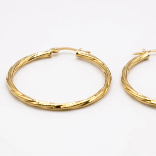 Argollas Grandes con Diseño Fino y Torcido - Imagen 2
