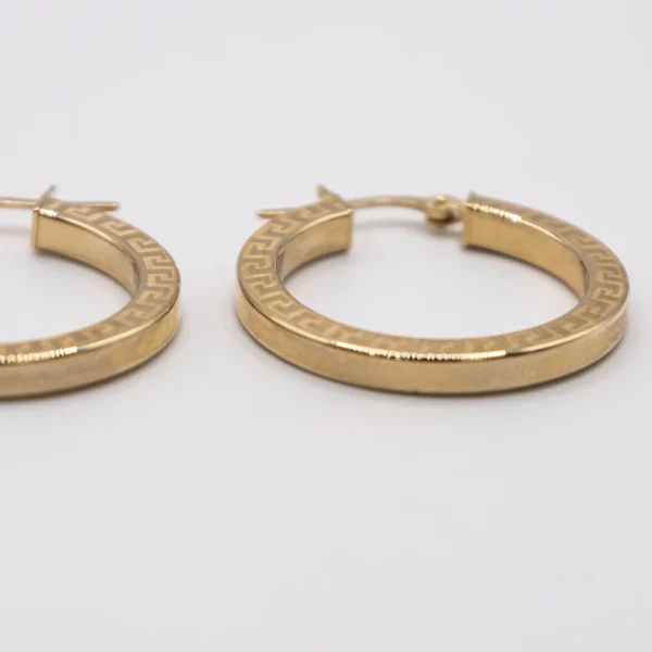 Argollas Grandes de Banda Semi Ancha Estilo Versace - Imagen 3