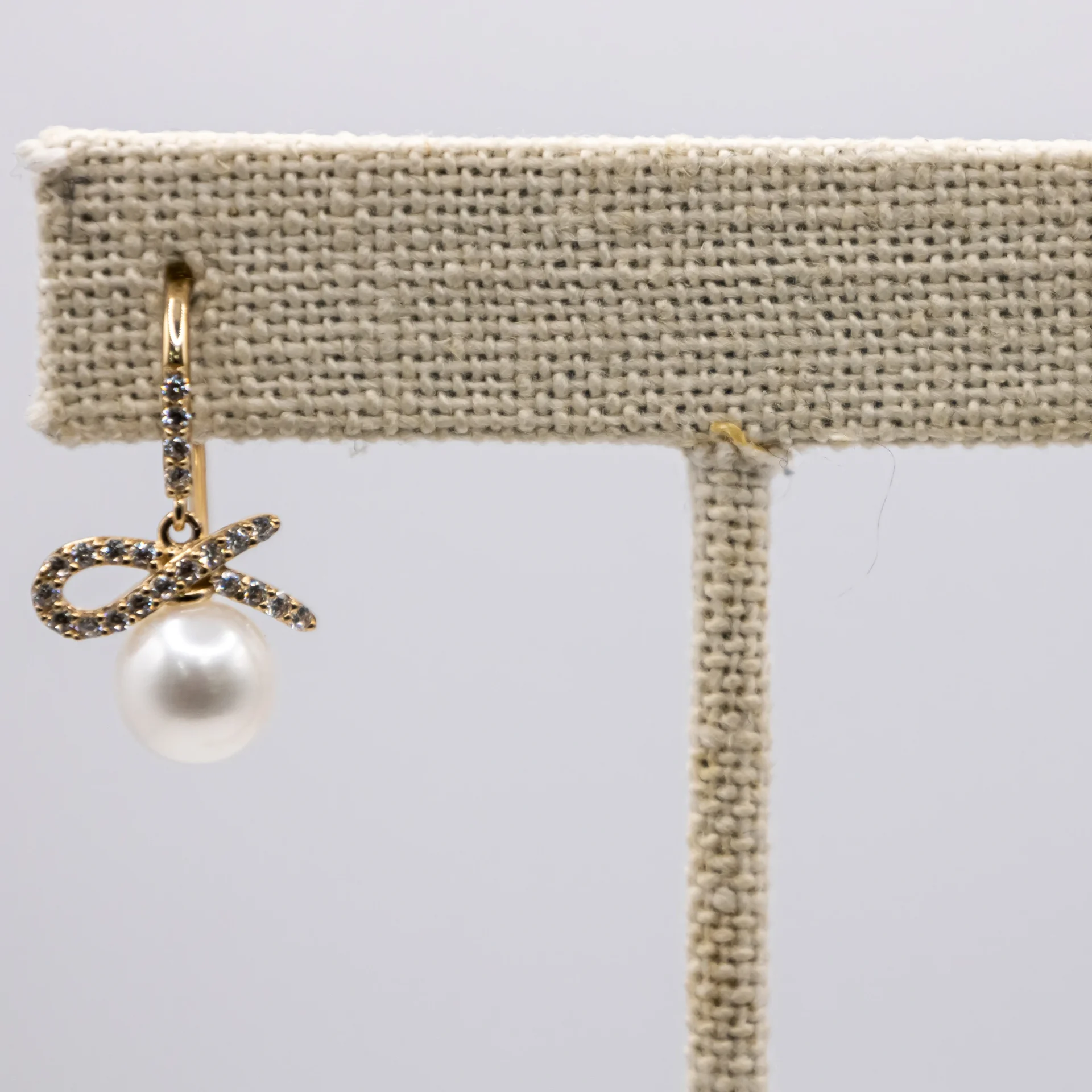 Aretes colgantes con imitación de perla y zirconia