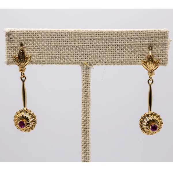 Aretes Colgantes Estilo Floral con Piedra Rubí - Imagen 4