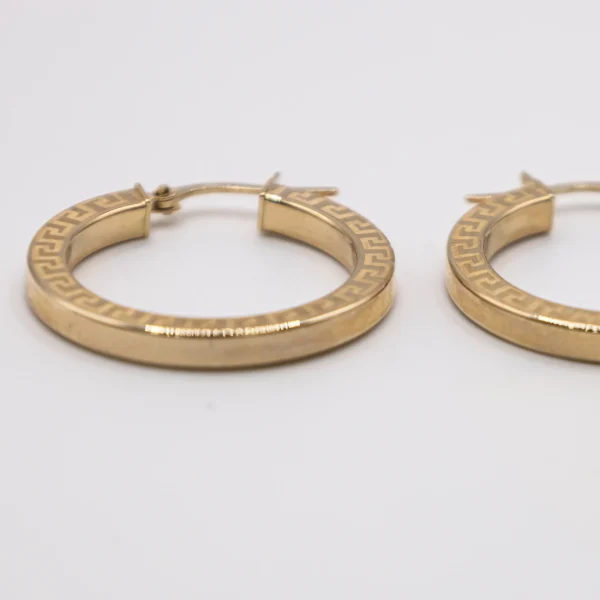 Argollas Grandes de Banda Semi Ancha Estilo Versace - Imagen 4