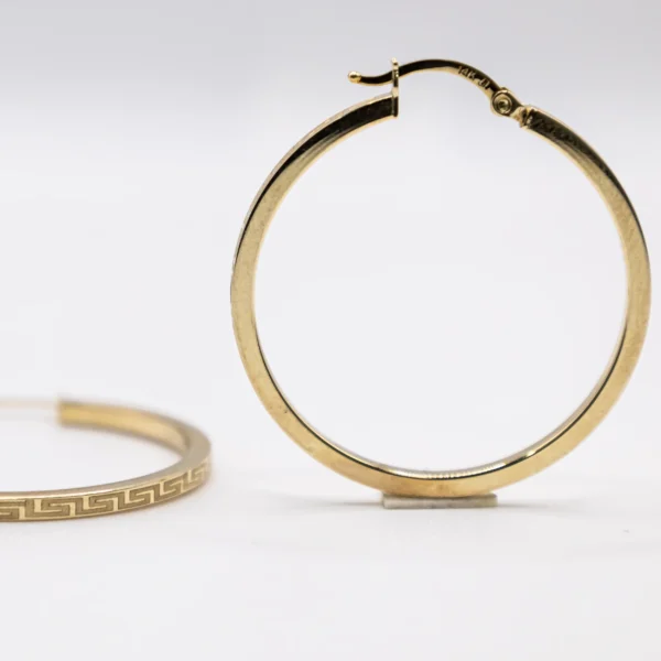Argollas de Banda Fina con Decorado Estilo Versace, 31,6mm de Diámetro, 1.9mm de grosor - Imagen 4