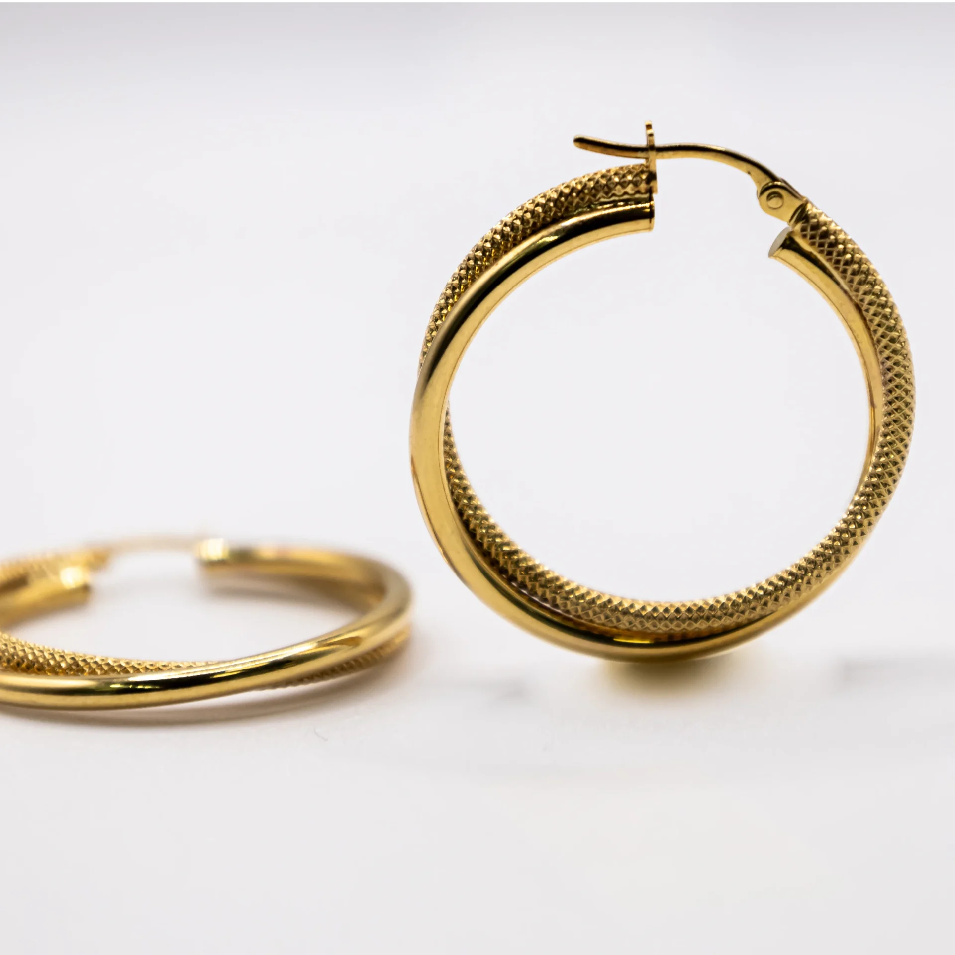 Argollas grandes dos aros liso y texturizado