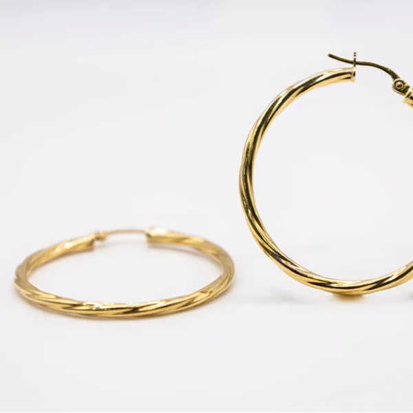 Argollas Grandes con Diseño Fino y Torcido - Imagen 4