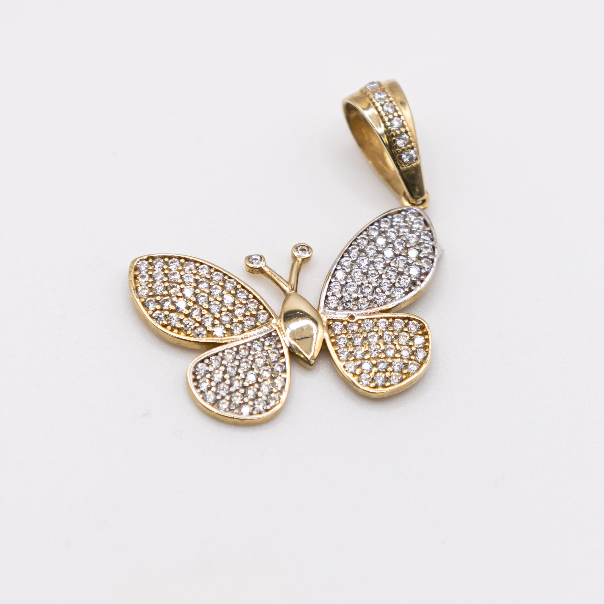 Dije de Mariposa con Zirconia
