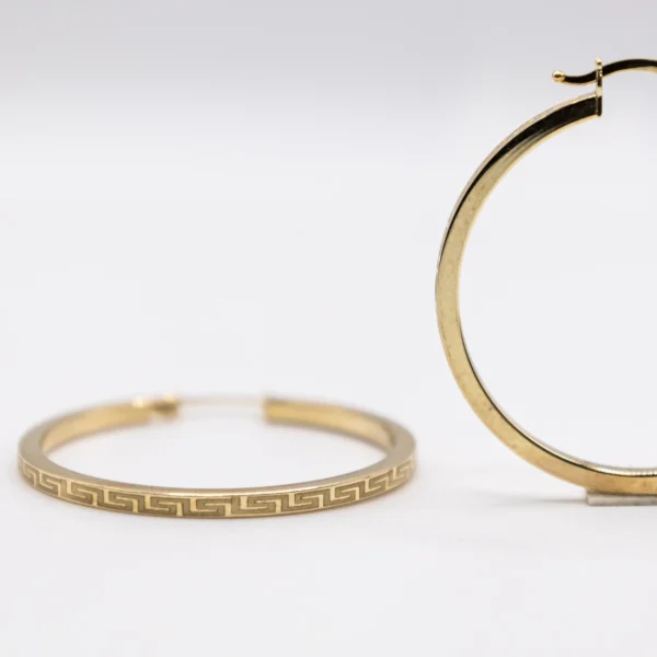 Argollas de Banda Fina con Decorado Estilo Versace, 31,6mm de Diámetro, 1.9mm de grosor - Imagen 5