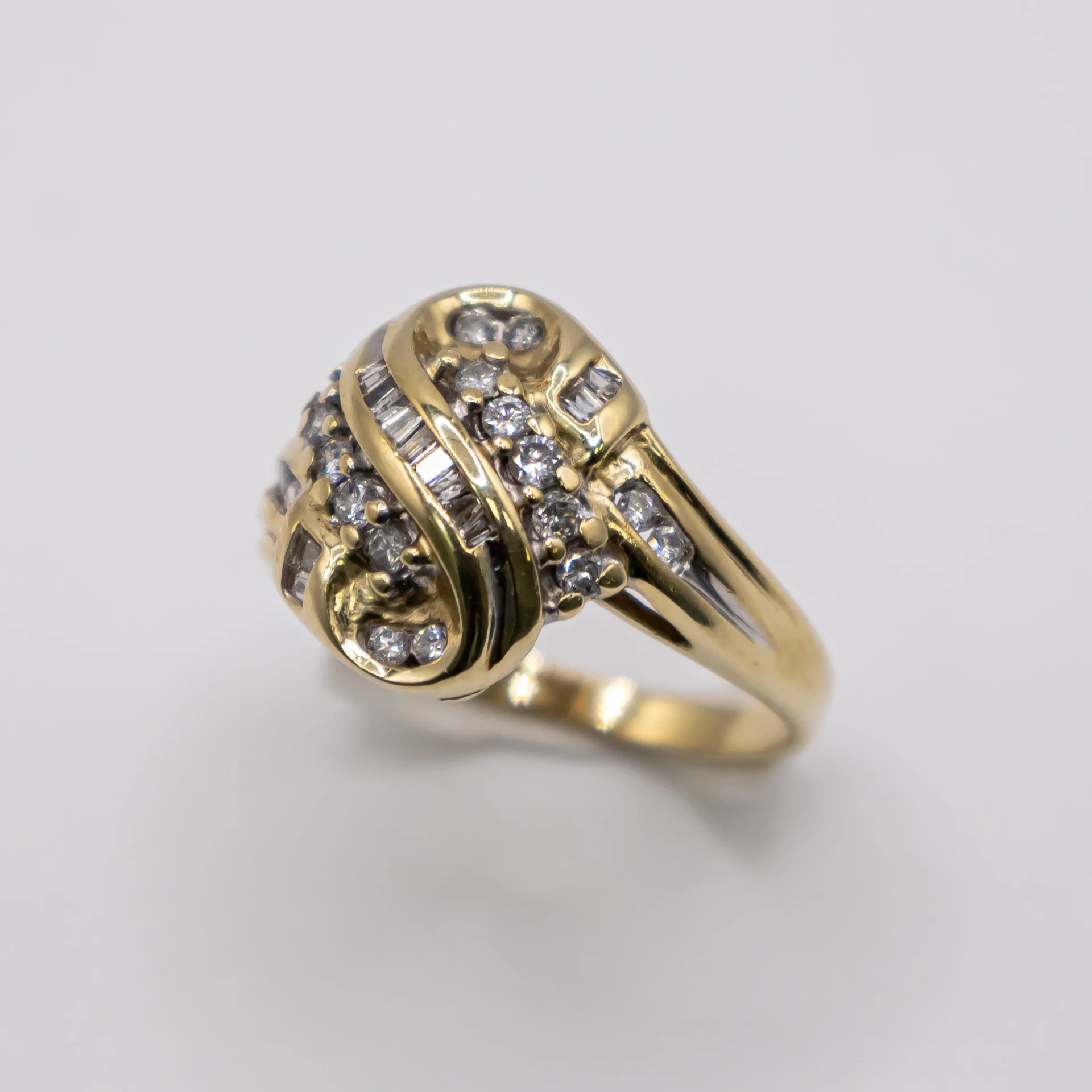 Anillo para Mujer, Baguett y Cúbicos