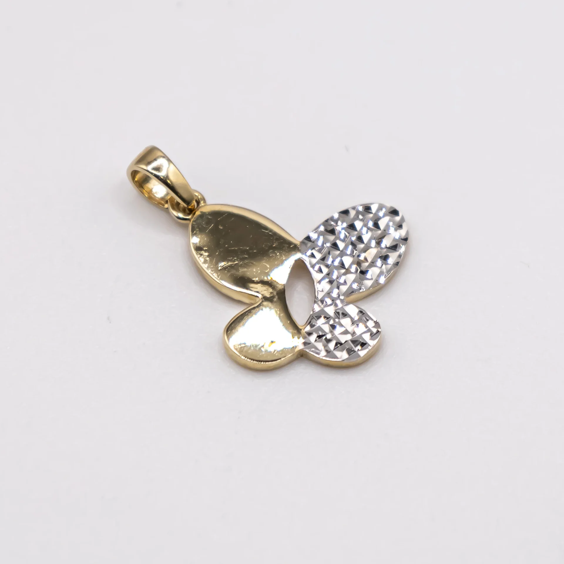 Dije Mariposa Ala con Zirconia