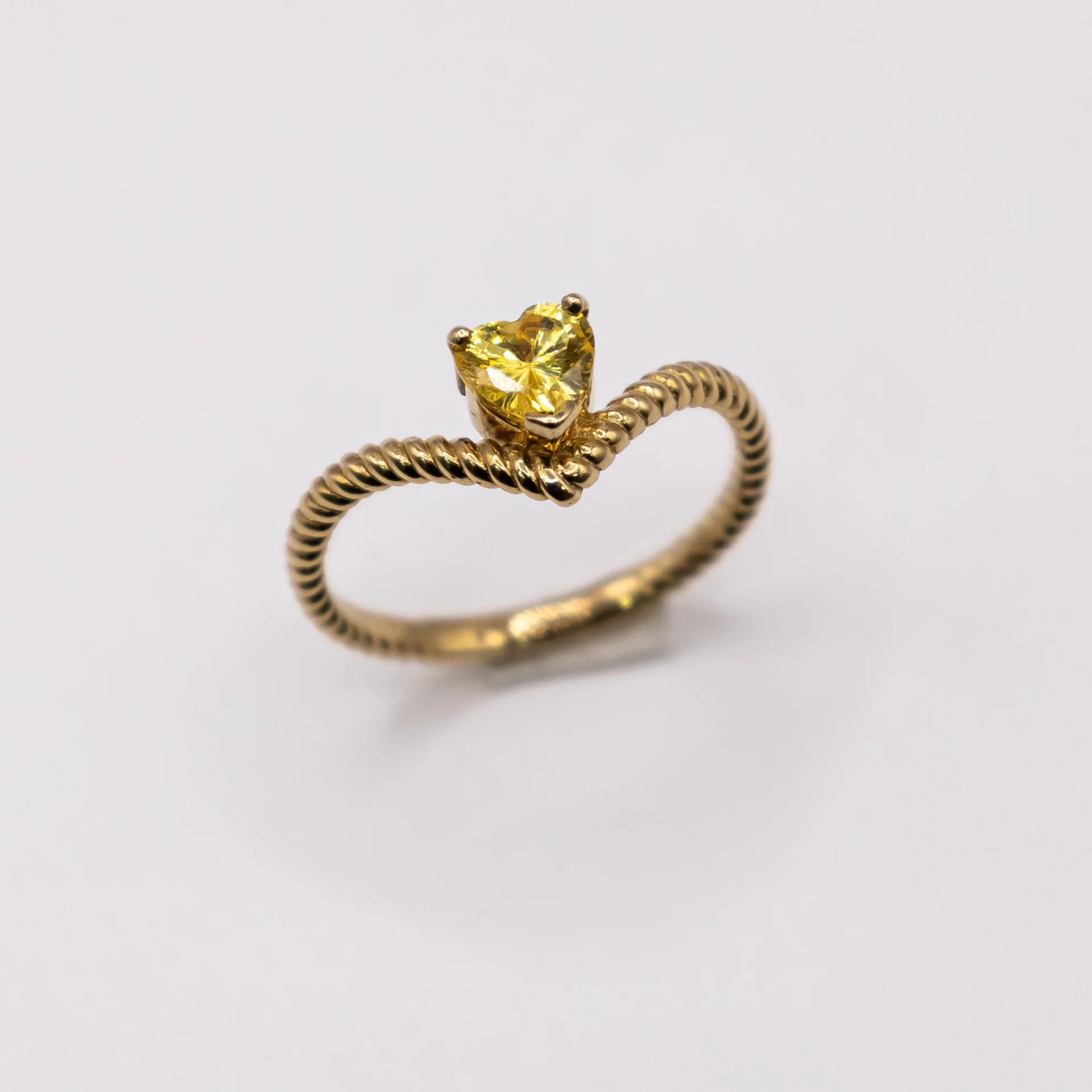 Anillo para Mujer, Corazón Amarillo