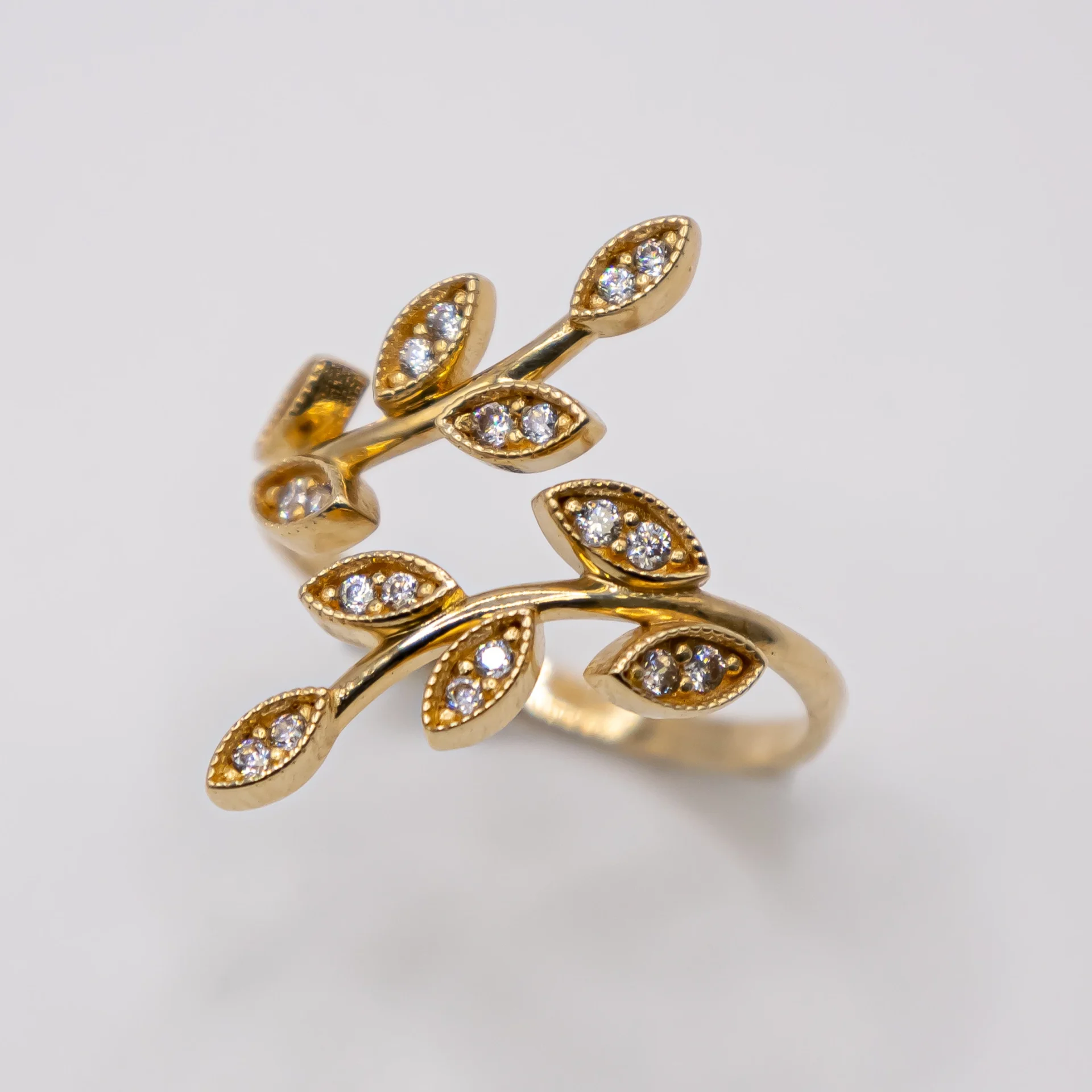 Anillo para Mujer, Ramas con Hojas