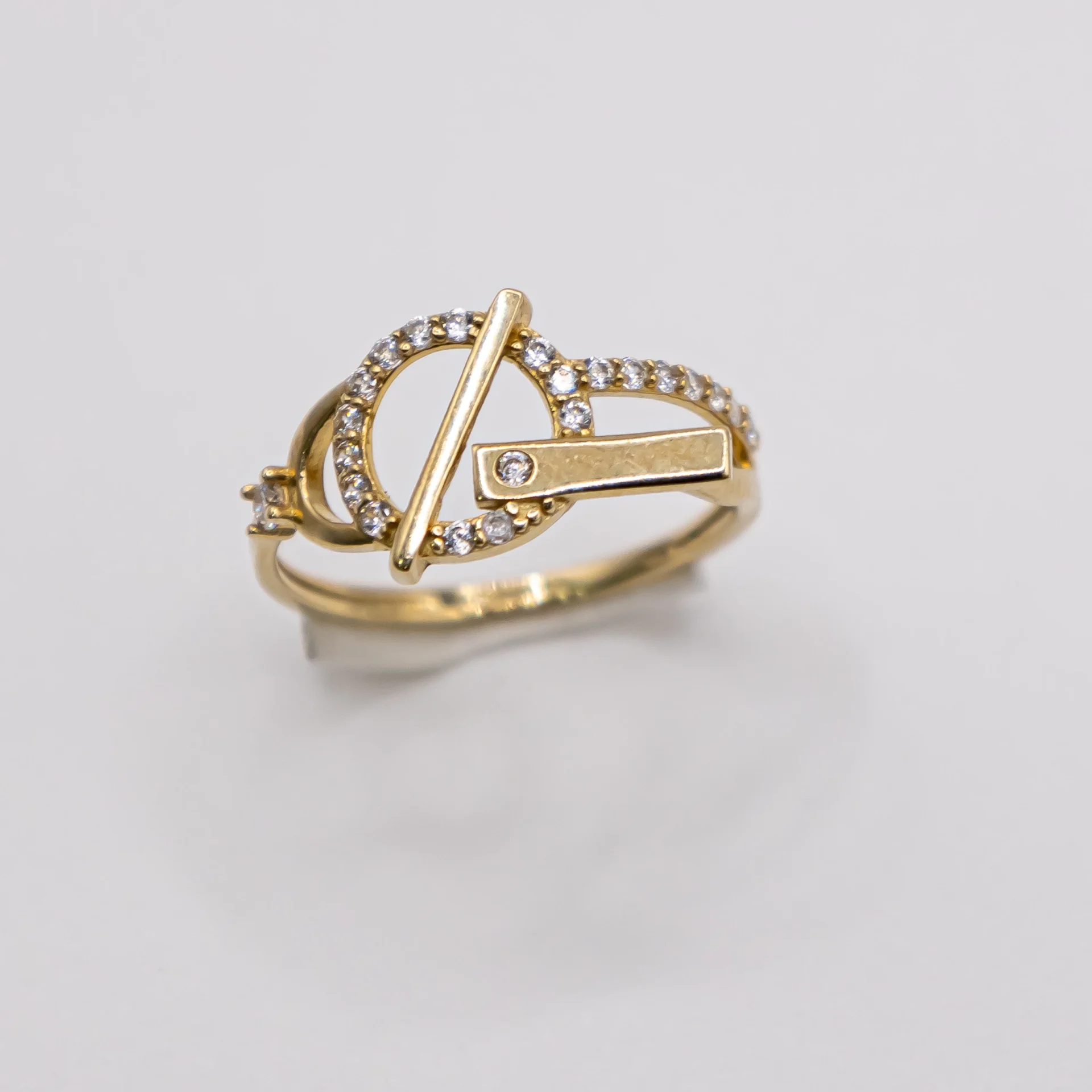 Anillo para Mujer, Barra sobre Circulo