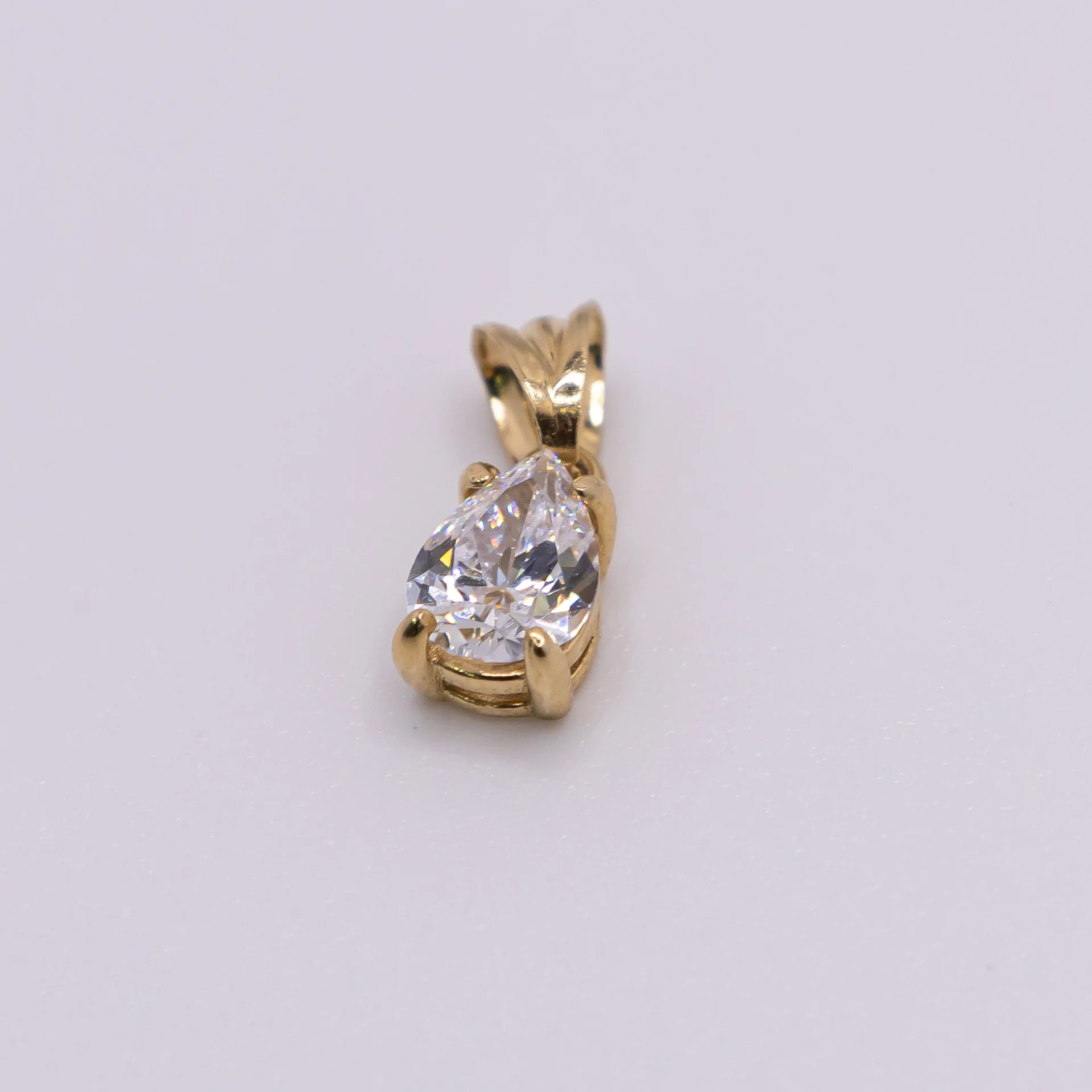 Dije Almendra de Zirconia