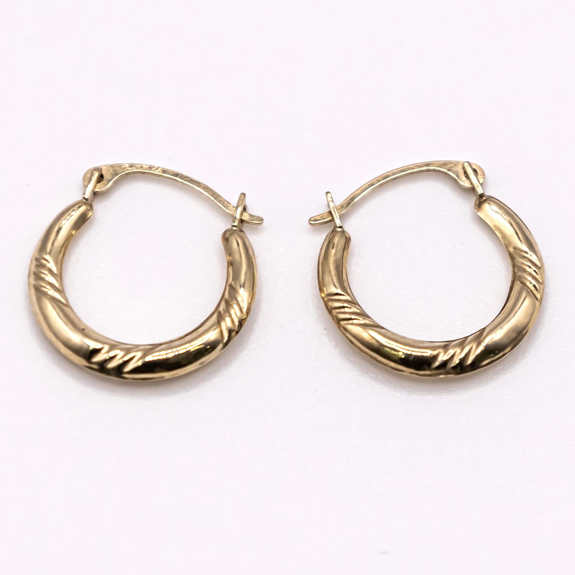 Argollas Pequeñas Aro con Líneas