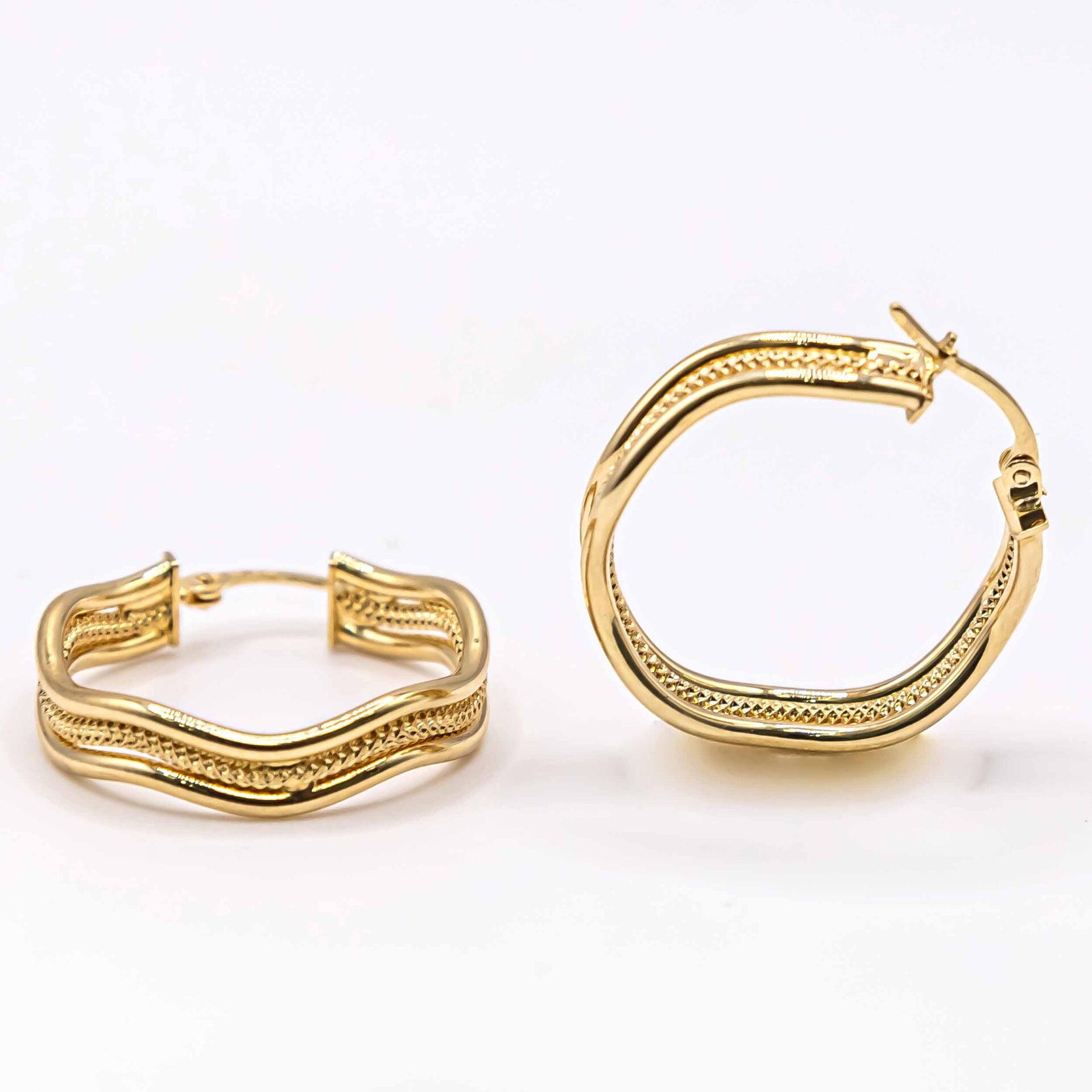 Argollas en Zigzag Texturizadas
