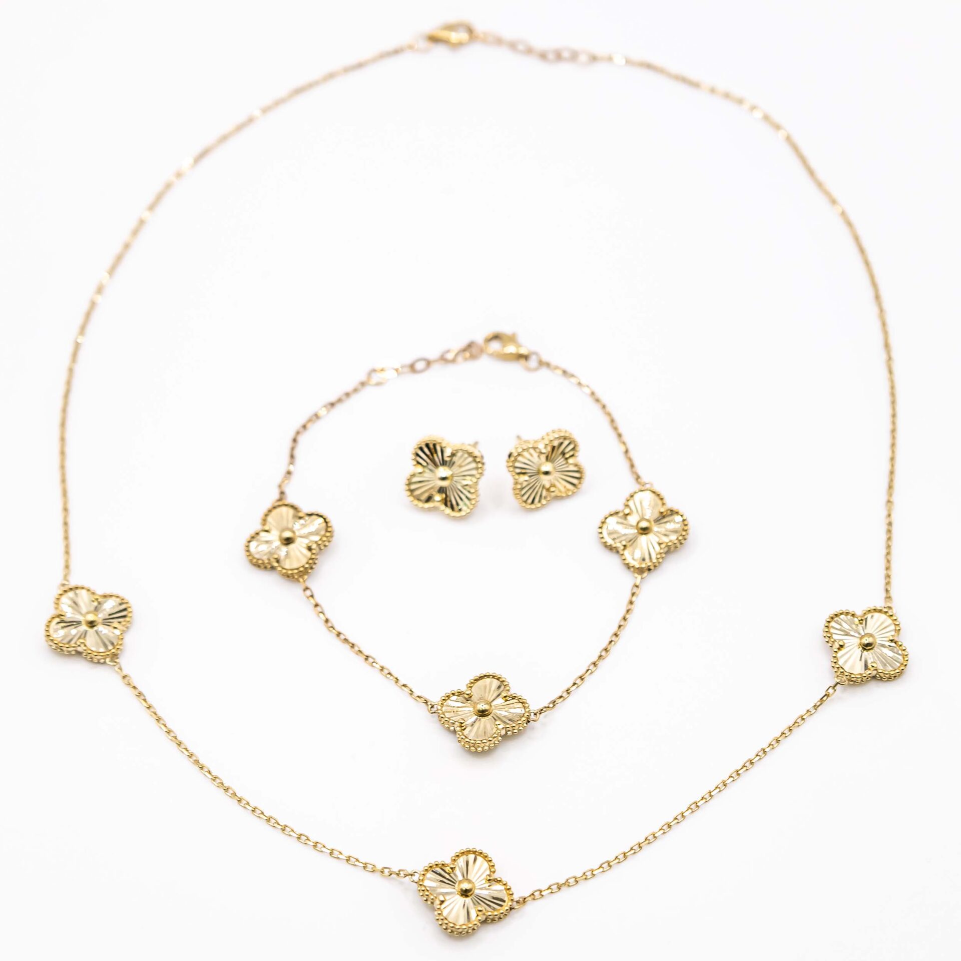 Conjunto Estilo Van Cleef de color Dorado