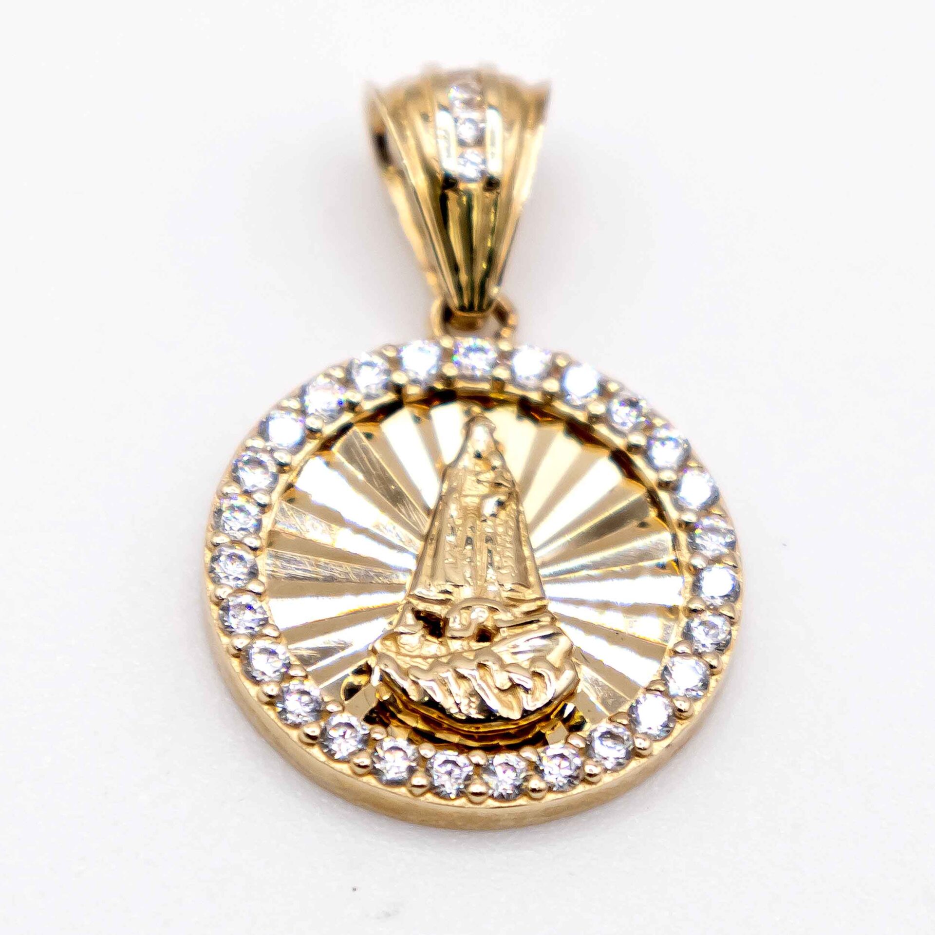 Dije de Virgen de La Caridad y Zirconia